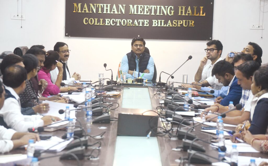 कलेक्टर ने की धान खरीदी की समीक्षा, गड़बड़ी पर सख्त कार्रवाई के निर्देश