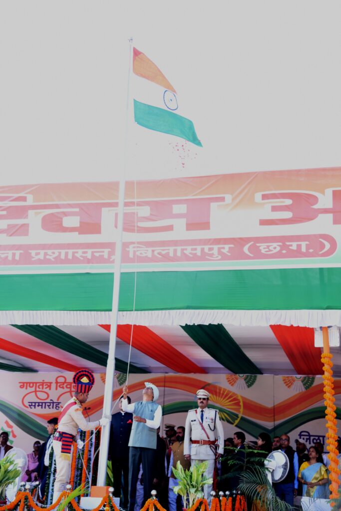 वित्त मंत्री श्री ओपी चौधरी ने फहराया तिरंगा।