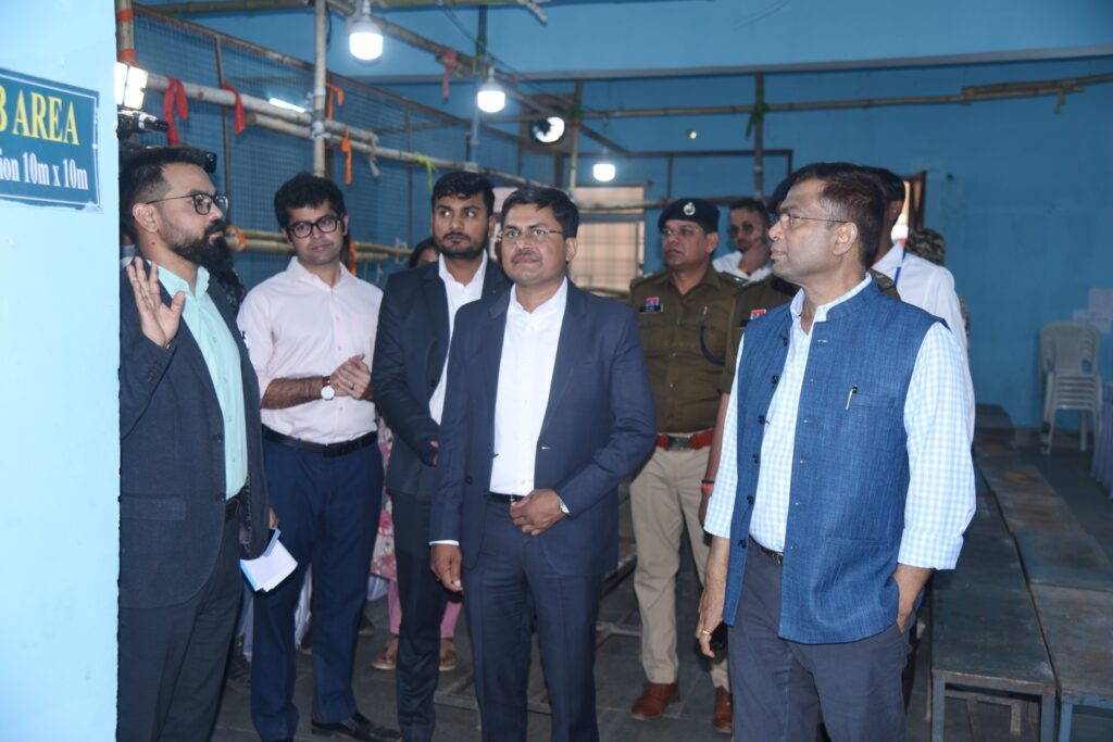 राज्य निर्वाचन आयुक्त ने की मतदान तैयारियों की समीक्षा