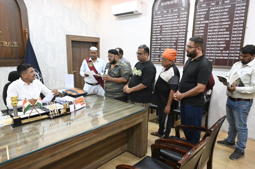 जनदर्शन में कलेक्टर ने सुनी लोगों की समस्याएं