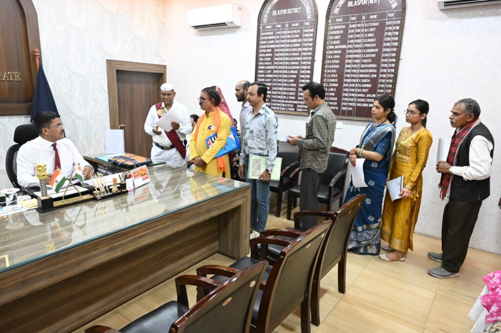 जनदर्शन में कलेक्टर ने सुनीं जनता की समस्याएं, त्वरित समाधान के दिए निर्देश