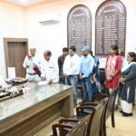 साप्ताहिक जनदर्शन में कलेक्टर अवनीश शरण ने सुनी आमजनों की समस्याएं, कई मामलों का मौके पर हुआ निराकरण