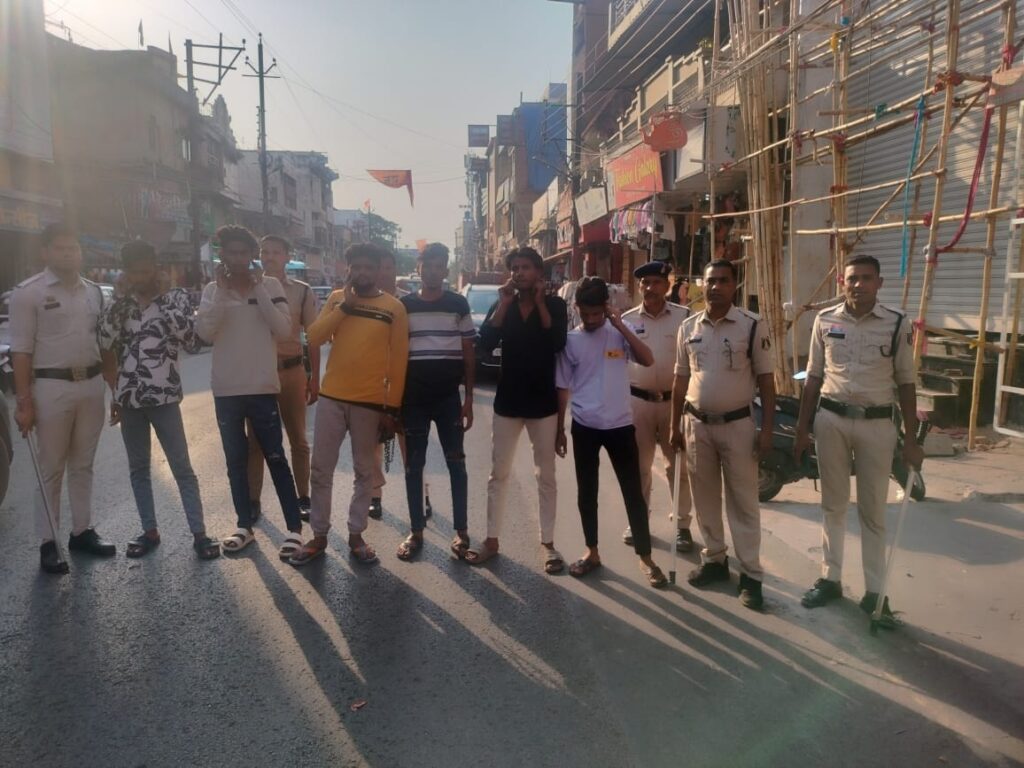 सरेराह दहशतगर्दी फैलाने वाले आरोपी चढ़े पुलिस के हत्थे, छह आरोपी गिरफ्तार