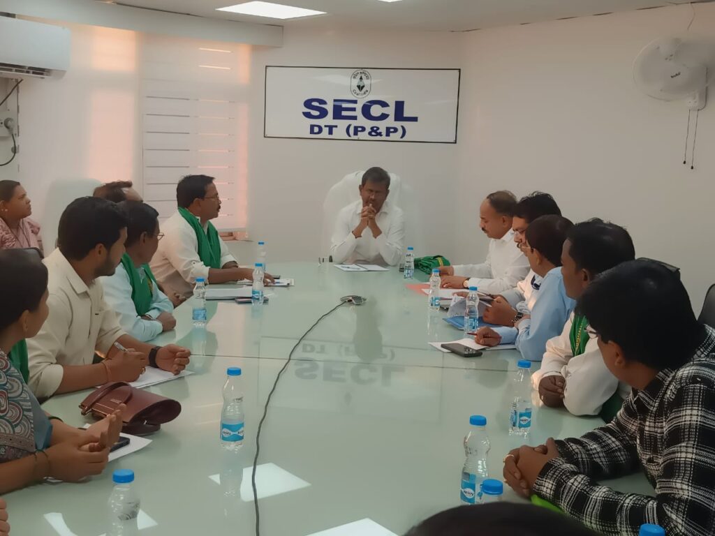 नीतिगत मामलों में आवश्यक संशोधन के लिए सीएमडी ने दिया आश्वासनकोरबा और रायगढ़ क्षेत्र में पुनर्वास के एवज में मिलेगा अतिरिक्त 3 लाख रुपएऊर्जाधानी संगठन के साथ SECL के सीएमडी और बोर्ड मेंबर्स की उच्च स्तरीय बैठक