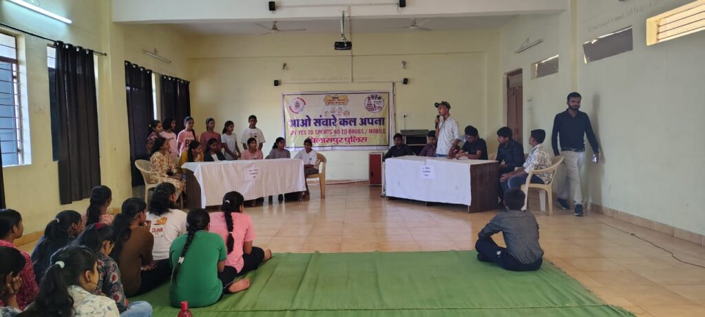 थाना बिल्हा के चेतना अभियान के तहत ग्राम गोढ़ी में “आओ संवारे कल अपना” थीम पर हुआ विविध कार्यक्रम