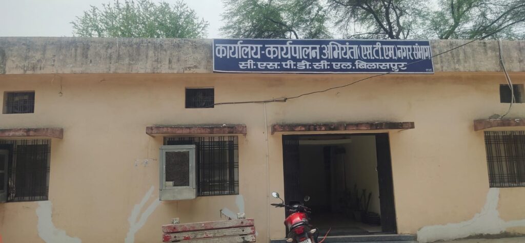 बिलासपुर के ओम नगर जरहा भाटा में लो वोल्टेज और बिजली कटौती की समस्या बनी बड़ी परेशानी, विभाग से सिर्फ आश्वासन