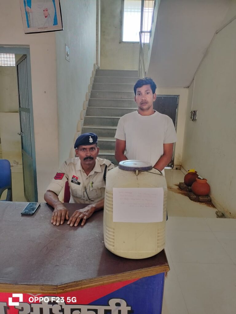 अवैध शराब बिक्री करने वाले आरोपी को तखतपुर पुलिस ने किया गिरफ्तार!