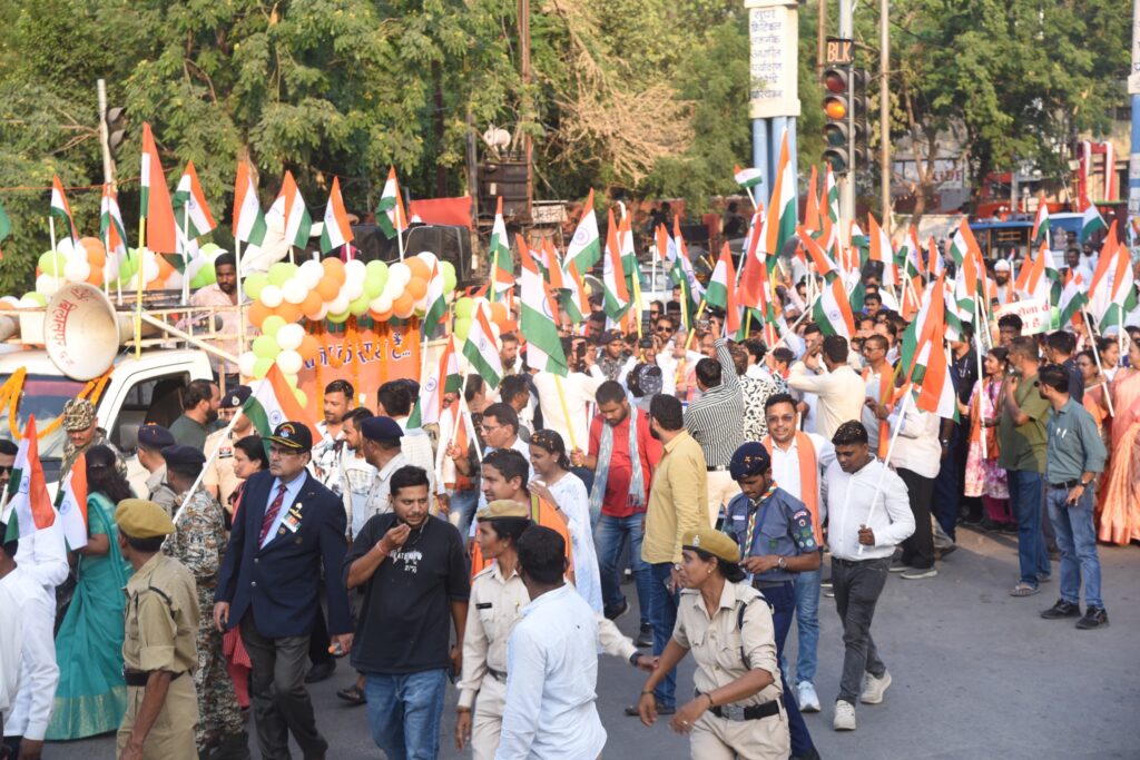 तिरंगा यात्रा में शामिल हुए कलेक्टर व एसपी, महिलाओं को सुनाई ऑपरेशन सिंदूर की कहानी