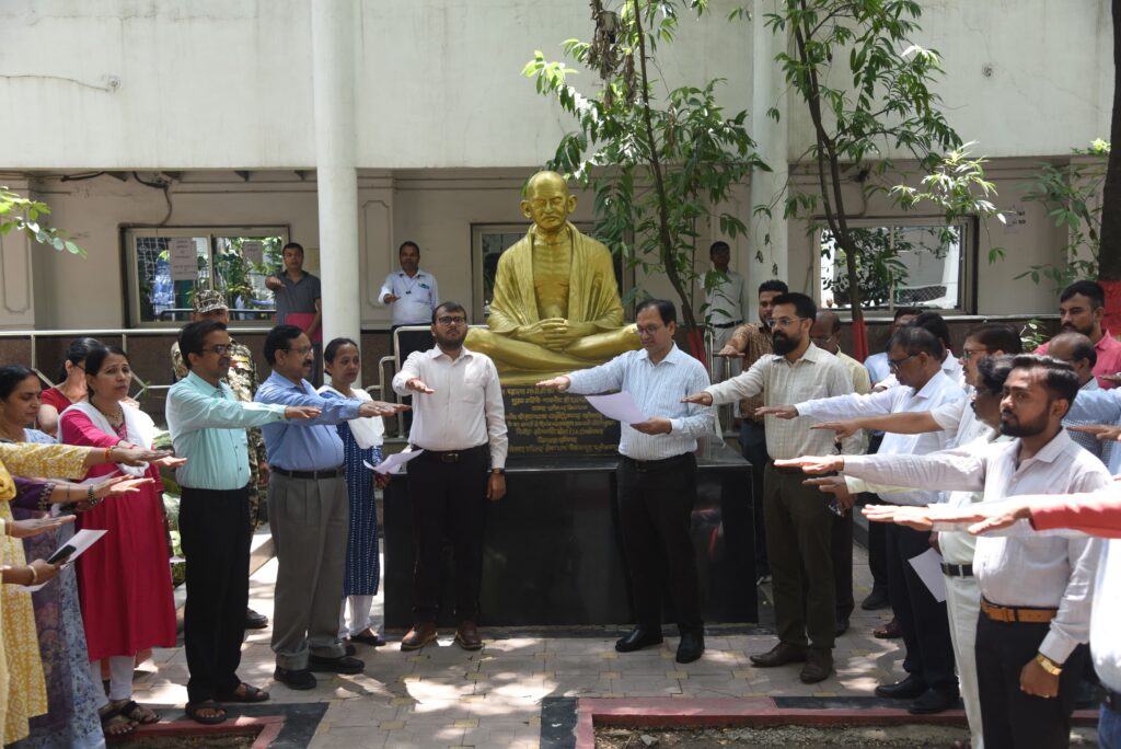 कलेक्टर ने दिलाई आतंकवाद विरोधी शपथ, शांति-सद्भावना का लिया संकल्प