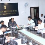 कलेक्टर ने की फ्लैगशिप योजनाओं की समीक्षा, सामुदायिक पौधारोपण और भूजल संरक्षण पर दिया जोर