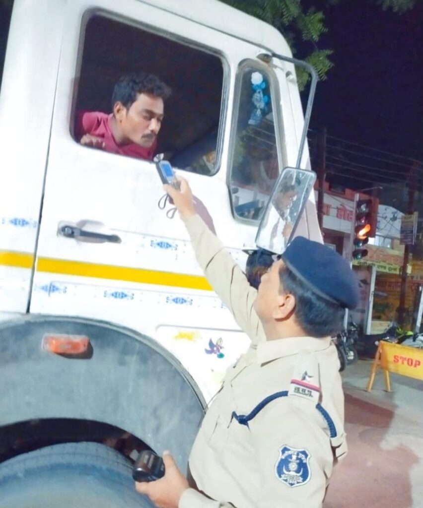 यातायात पुलिस बिलासपुर की आमजन से अपील – वाहन चलाते समय रखें सभी आवश्यक दस्तावेज, बचें चालानी कार्रवाई से 