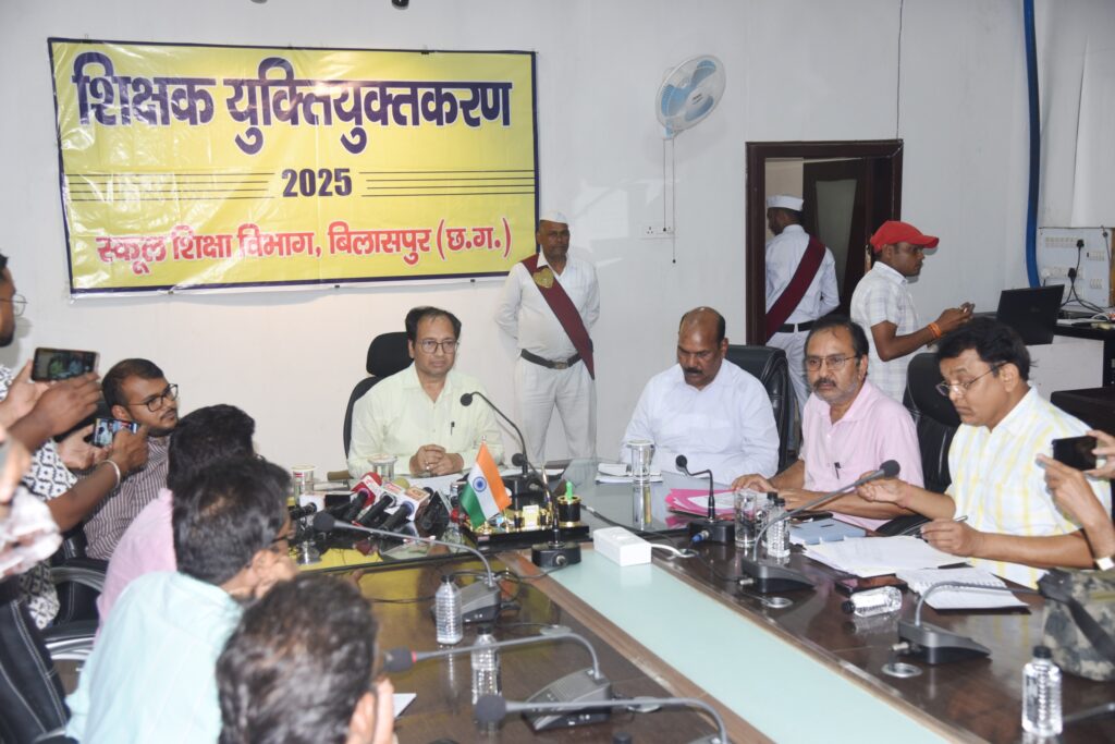 बिलासपुर, 6जून 2025 – युक्तियुक्तकरण पर जिला कलेक्टर संजय अग्रवाल ने आज मंथन सभाकक्ष, जिला कार्यालय में आयोजित प्रेस वार्ता में विस्तार से जानकारी