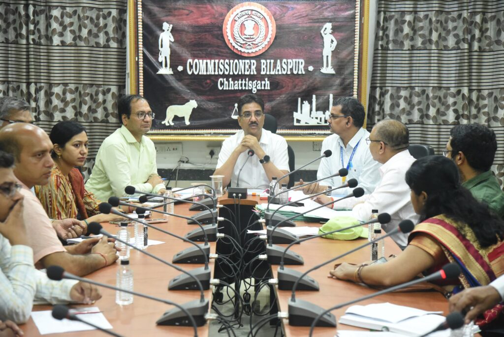 संभागायुक्त ने ली सुपर स्पेशियलिटी अस्पताल की समीक्षा बैठकआईपीडी शीघ्र शुरू करने के निर्देश, उपकरण आपूर्ति में देरी पर जताई नाराजगी