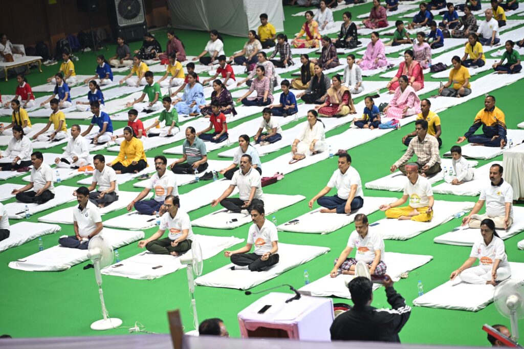 11वें अंतरराष्ट्रीय योग दिवस पर बिलासपुर में हुआ सामूहिक योगाभ्यास, पर्यावरण संरक्षण का भी दिया संदेश