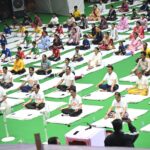 11वें अंतरराष्ट्रीय योग दिवस पर बिलासपुर में हुआ सामूहिक योगाभ्यास, पर्यावरण संरक्षण का भी दिया संदेश