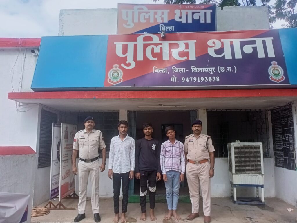 रास्ता रोककर मारपीट करने वाले चार आरोपी पुलिस गिरफ्त में, दो मोटरसाइकिल ज़ब्त