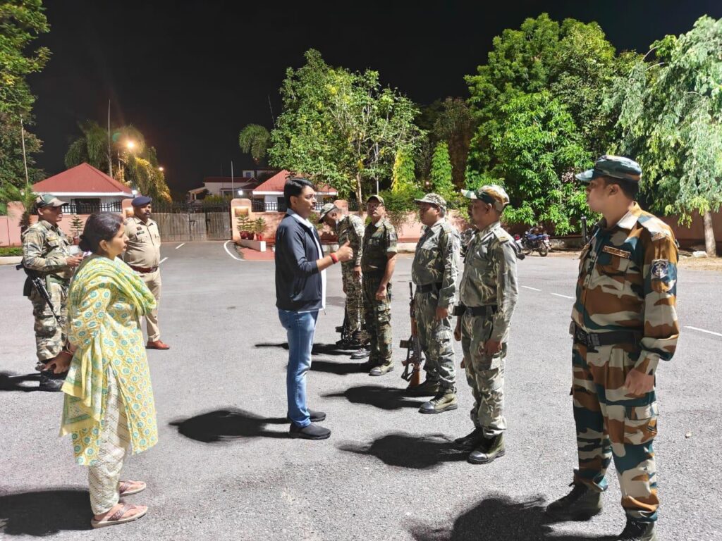 वरिष्ठ पुलिस अधीक्षक श्री रजनेश सिंह ने किया रात्रि गश्त व्यवस्था का औचक निरीक्षण