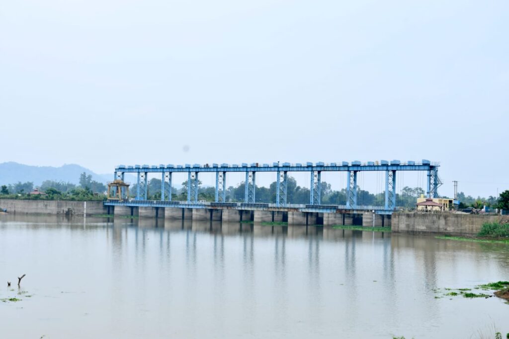 अरपा-भैंसाझार बैराज से कभी भी छोड़ा जा सकता है पानी, जल संसाधन विभाग का अलर्ट जारी