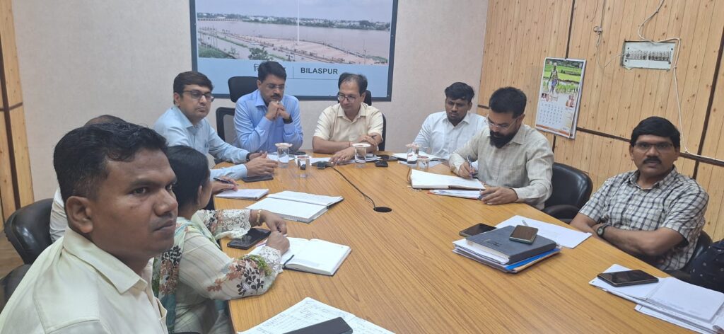 बाढ़ राहत कार्य पर प्रशासन एक्शन में: कलेक्टर-एसपी ने ली आपात बैठक, क्षति का सर्वे व तत्काल राहत के निर्देश