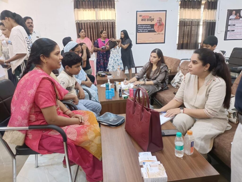 यातायात पुलिस बिलासपुर द्वारा निशुल्क चिकित्सा शिविर का आयोजन