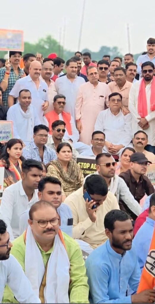 पेंड्रीडीह में कांग्रेस की आर्थिक नाकाबंदी, चरणदास महंत बोले – ये लड़ाई छत्तीसगढ़ महतारी की अस्मिता की है