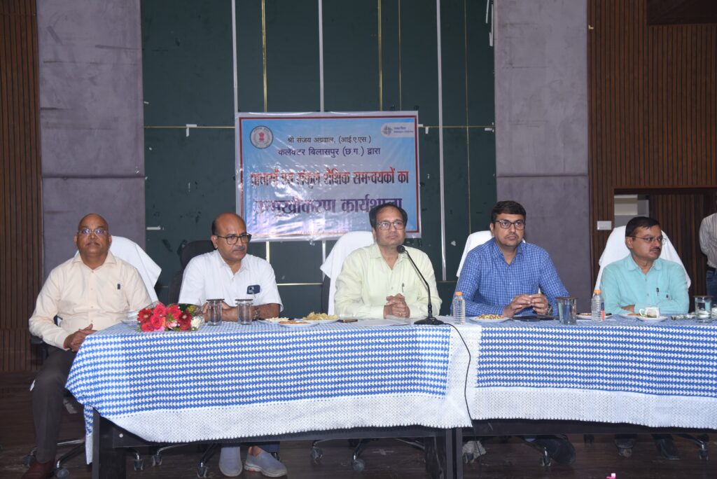 बच्चों के समग्र विकास के लिए बनाएं कार्ययोजना : कलेक्टर संजय अग्रवाल