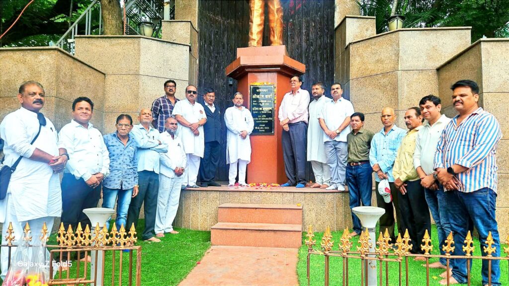 बिलासपुर।ज़िला कांग्रेस कमेटी (शहर/ग्रामीण) ने 18 सितम्बर को कांग्रेस भवन में स्वतंत्रता सेनानी ठाकुर छेदीलाल बैरिस्टर और पूर्व सांसद व साहित्यकार स्व. श्रीकांत वर्मा की जयंती मनाई।