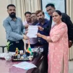 पत्रकारों ने मुख्यमंत्री के नाम ज्ञापन सौंपा — संवाद कार्यालय अधिकारी पर मारपीट व दुरुपयोग के आरोप, निष्पक्ष जांच की मांग