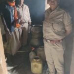 अवैध महुआ शराब पर आबकारी विभाग की बड़ी कार्रवाई