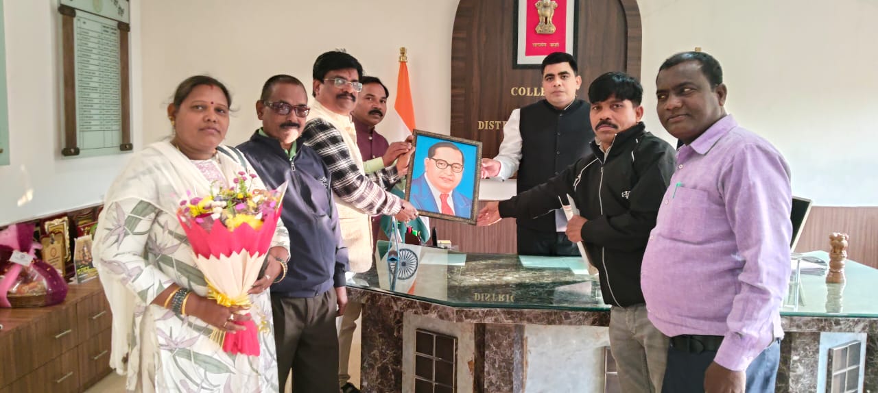 कोरबा के भू-विस्थापितों की समस्याओं के समाधान की उठी मांग, UBKKS ने जिलाधीश को सौंपा ज्ञापन