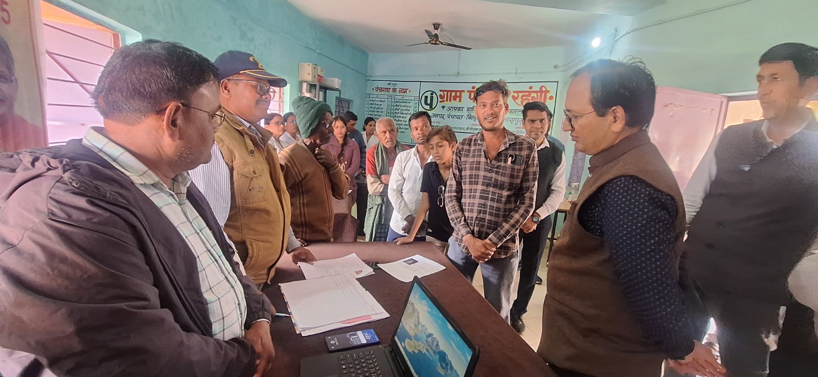 सुशासन शिविर में पहुंचे कलेक्टर, ग्रामीणों की समस्याओं का मौके पर किया समाधान