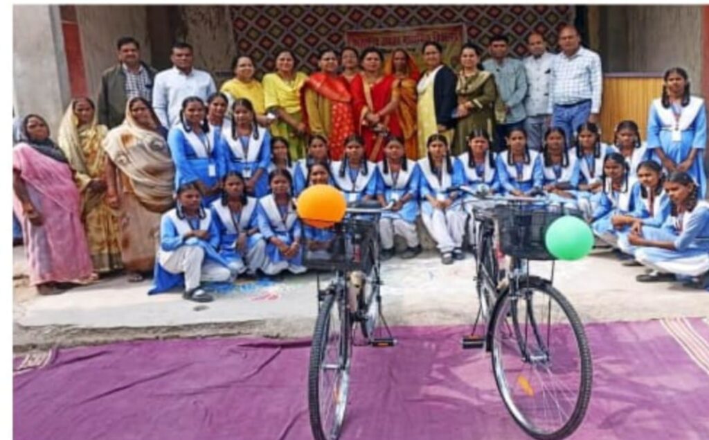 शासकीय उच्चतर माध्यमिक विद्यालय मुरू में सरस्वती साइकिल वितरण कार्यक्रम संपन्न