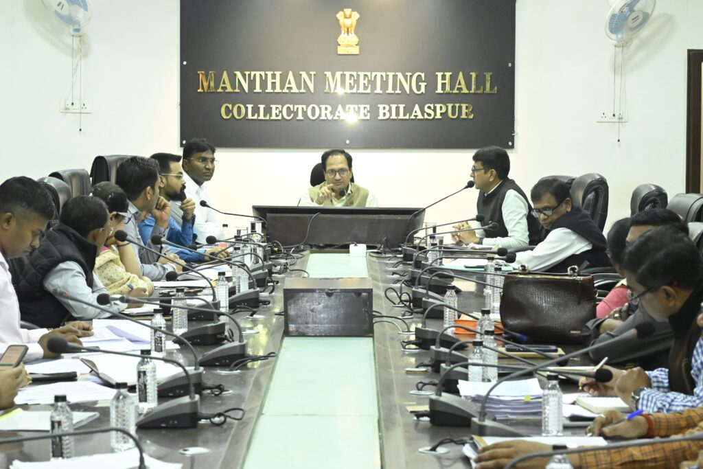 टीएल बैठक में कलेक्टर की सख्ती: लक्ष्य हासिल करने अधिकारियों को दिए दौरे बढ़ाने के निर्देश, कार्ड से मिलेगा पीडीएस राशन