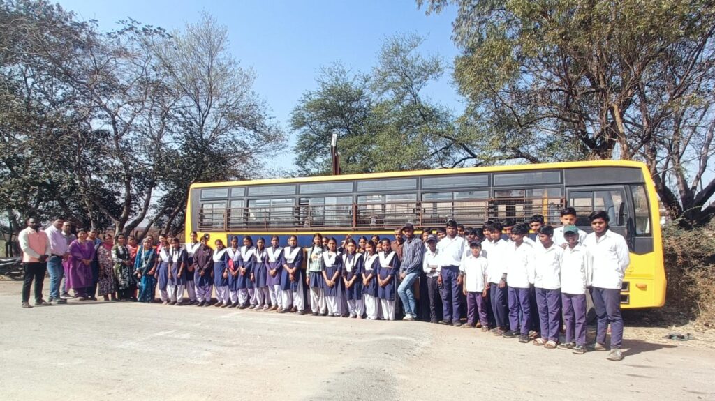 पार्षद अमिला राकेश पटेल के प्रयासों से नराईबोध में थमा बच्चों का इंतजार, स्कूल बस सेवा हुई बहाल