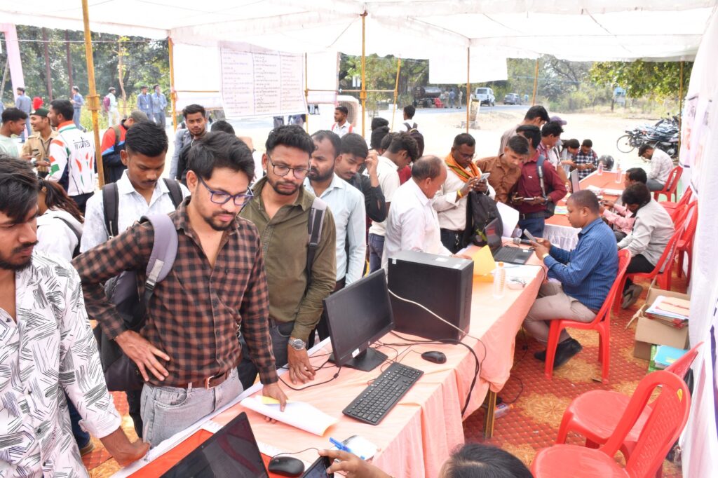 संभाग स्तरीय रोजगार मेले में उमड़ा युवाओं का उत्साह, 621 अभ्यर्थियों का अंतिम चयन
