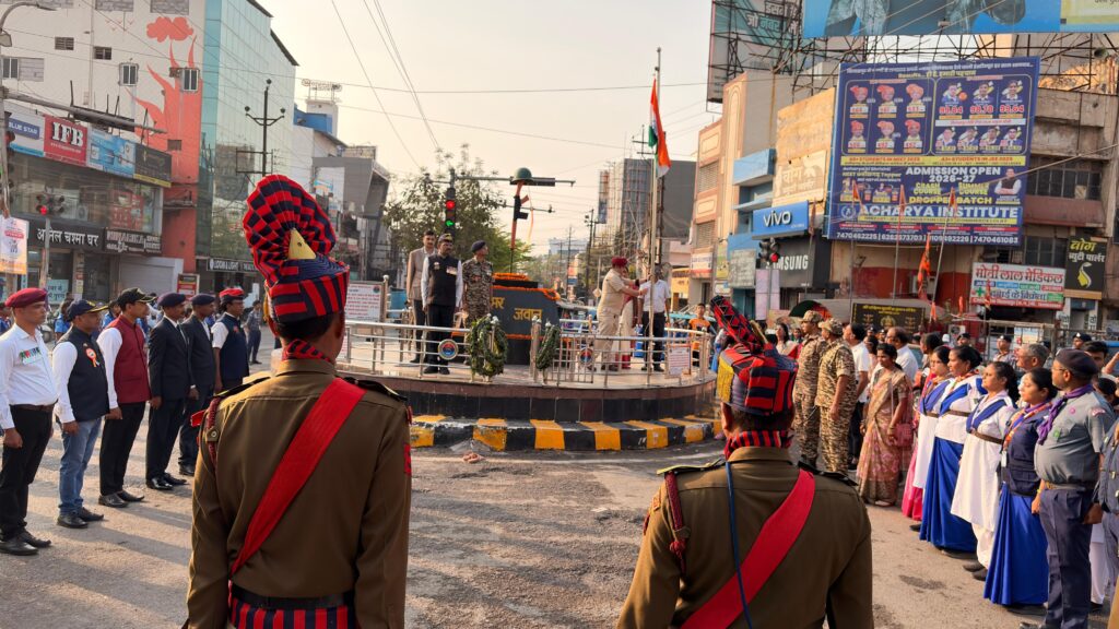 “पुलवामा शहीदों की स्मृति में श्रद्धांजलि समारोह, स्काउट-गाइड ने दी सलामी”