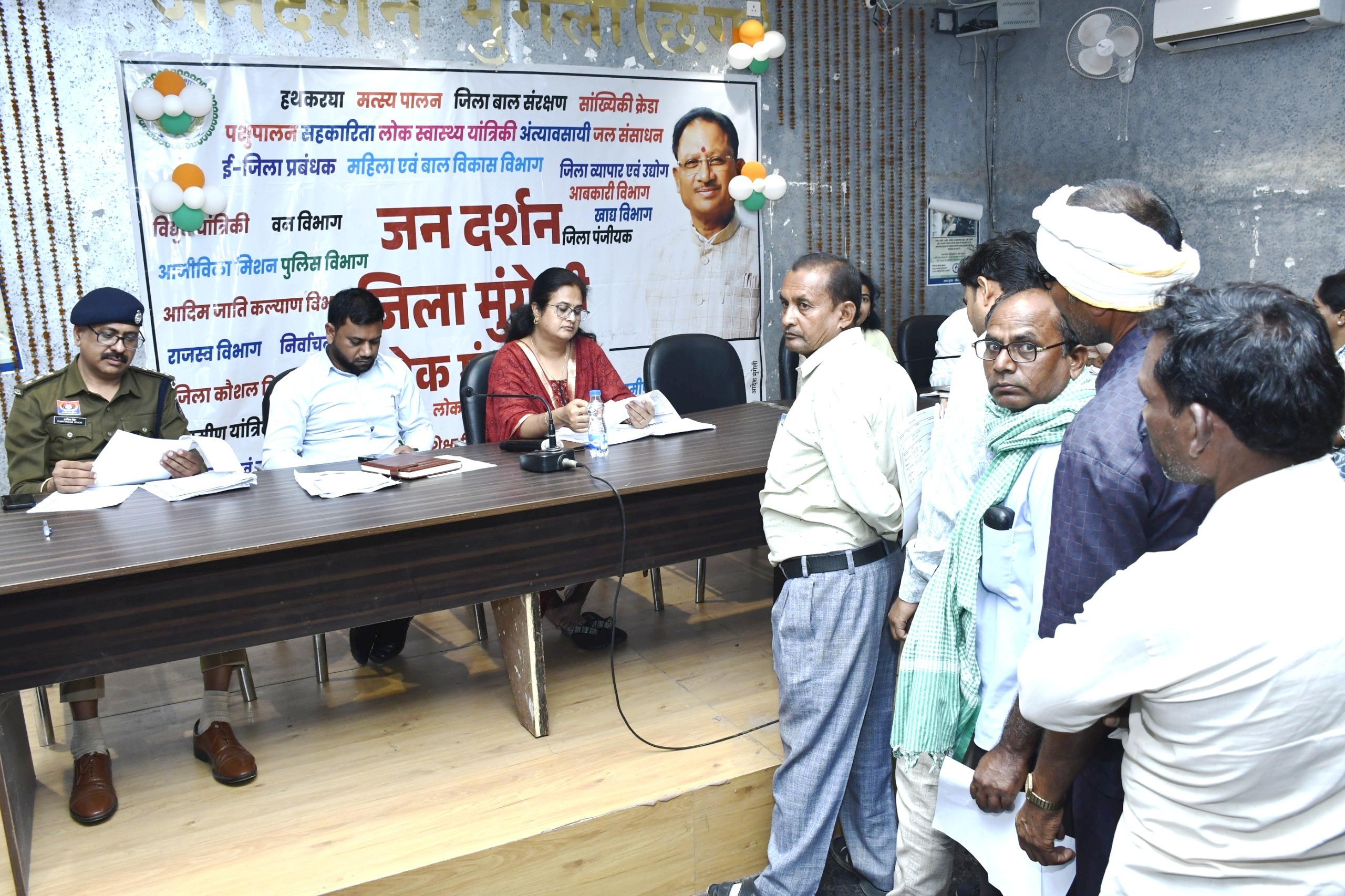 जनदर्शन में उमड़ा जनसैलाब: 120 से अधिक आवेदन प्राप्त, एडीएम ने समय-सीमा में निराकरण के दिए निर्देश
