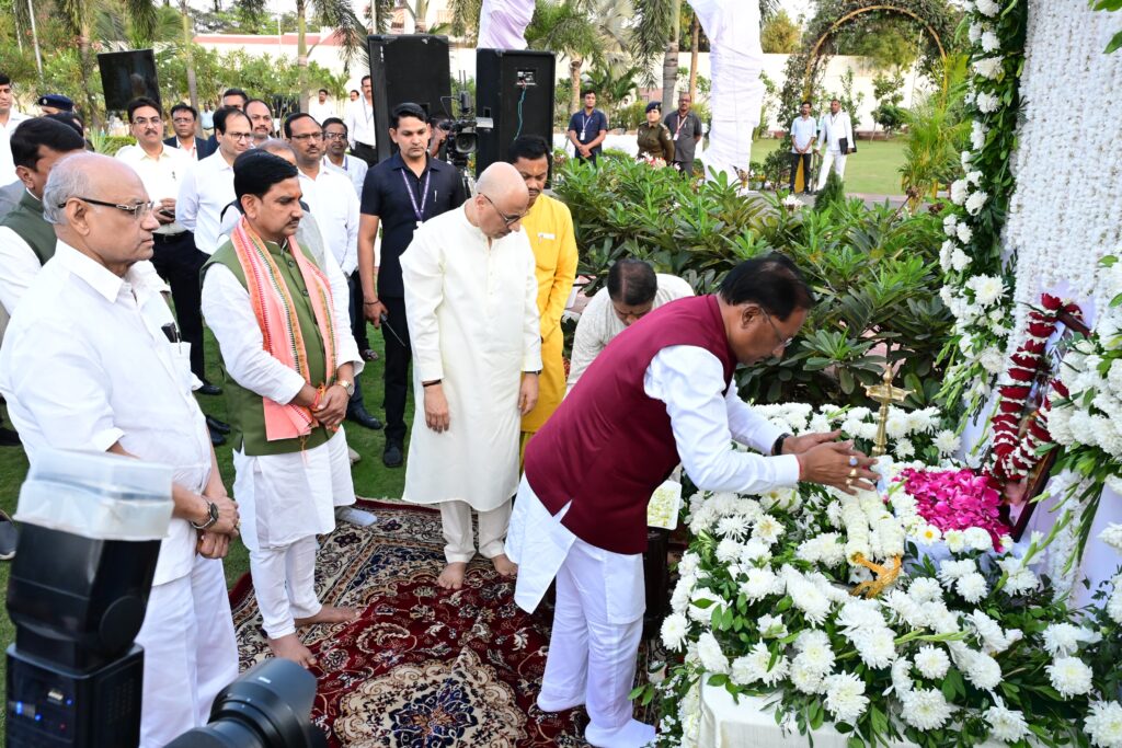 मुख्यमंत्री विष्णुदेव साय ने चीफ जस्टिस की माता श्रीमती कुसुम सिन्हा को दी श्रद्धांजलि