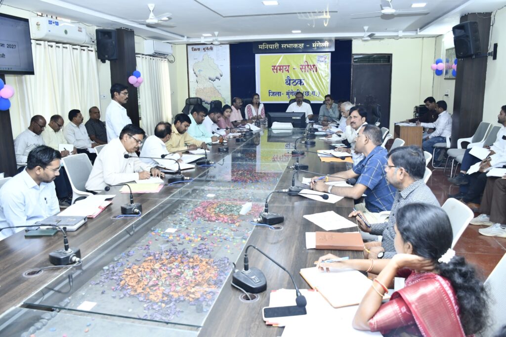 समय-सीमा बैठक में कलेक्टर ने की योजनाओं की गहन समीक्षा, डिजिटल जनगणना-2027 और हीटवेव प्रबंधन पर दिए विशेष निर्देश