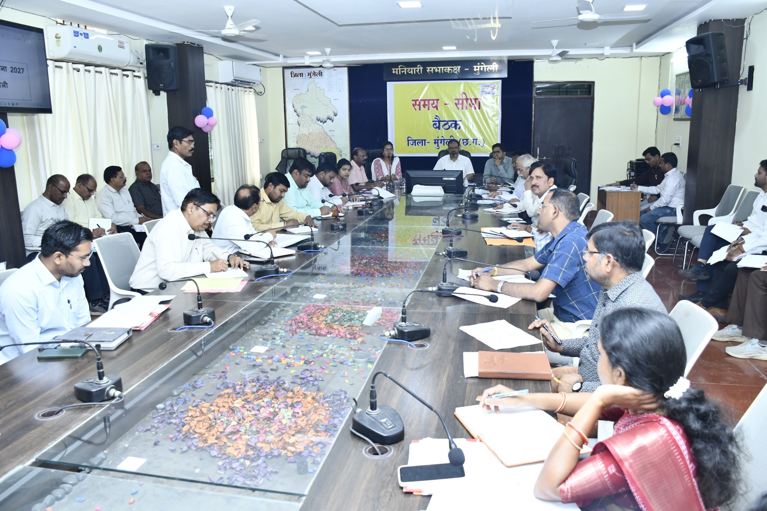 समय-सीमा बैठक में कलेक्टर ने की योजनाओं की गहन समीक्षा, डिजिटल जनगणना-2027 और हीटवेव प्रबंधन पर दिए विशेष निर्देश