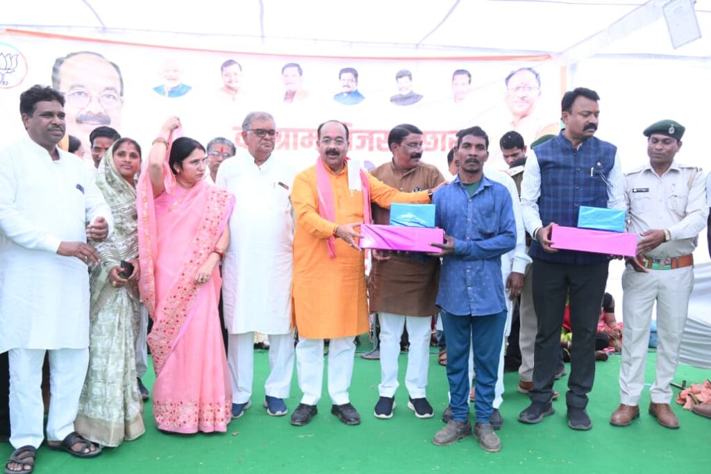 जनचौपाल में पहुंचे डिप्टी सीएम, 8 पंचायतों की समस्याएं सुनीं — विकास कार्यों के लिए 40 लाख की घोषणा