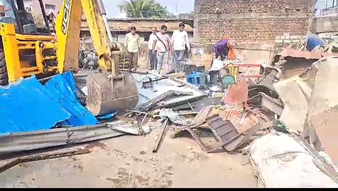 हेडिंग:अतिक्रमण कार्रवाई में जब्त ठेला गायब! नगर निगम कर्मचारियों पर बेचने का आरोप