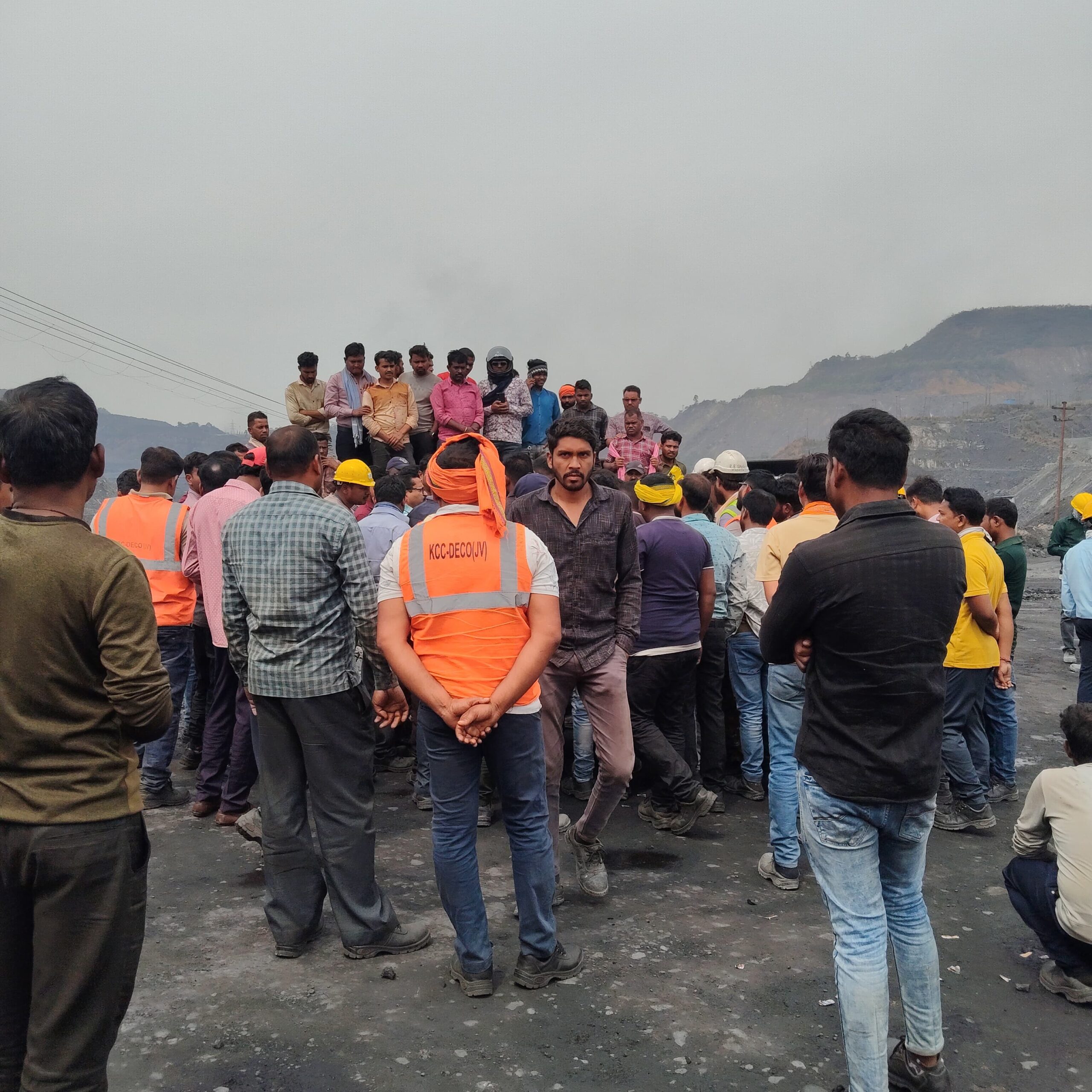 एसईसीएल दीपका खदान में संदिग्ध हालात में श्रमिक की मौत, कलिंगा कंपनी गेट पर उग्र प्रदर्शन, काम ठप