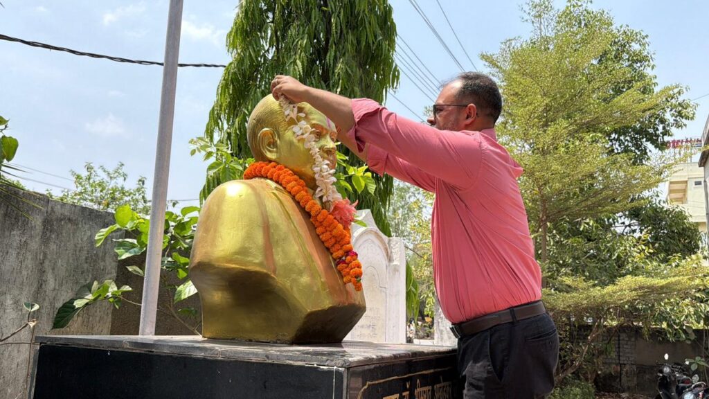 डॉ. अंबेडकर जयंती पर मुंगेली में गरिमामय आयोजन, कलेक्टर ने किया माल्यार्पण—समानता और न्याय का दिया संदेश