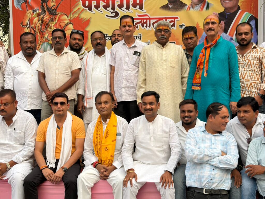 अरपा पार पहली बार निकली भव्य परशुराम शोभायात्रा, विजय केशरवानी ने किया जोरदार स्वागत