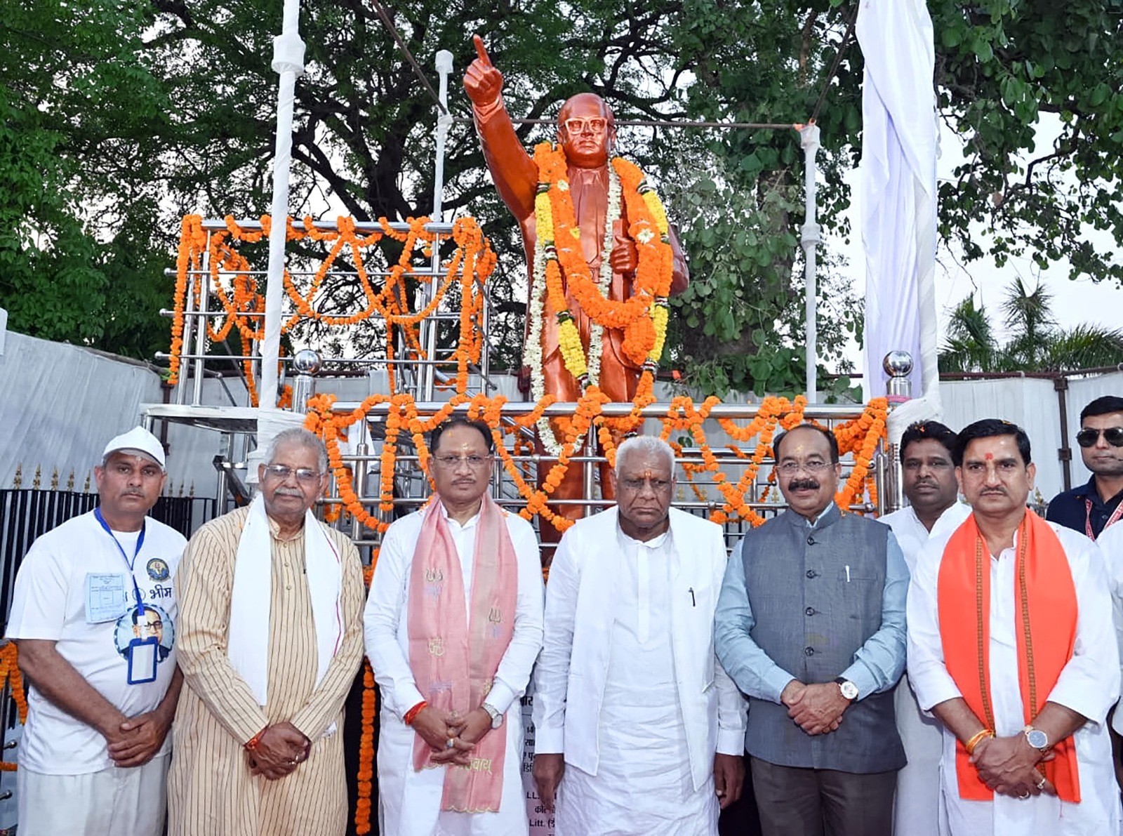 सुशासन तिहार 2026 : मुख्यमंत्री विष्णुदेव साय ने मुंगेली में महापुरुषों की प्रतिमाओं का किया अनावरण
