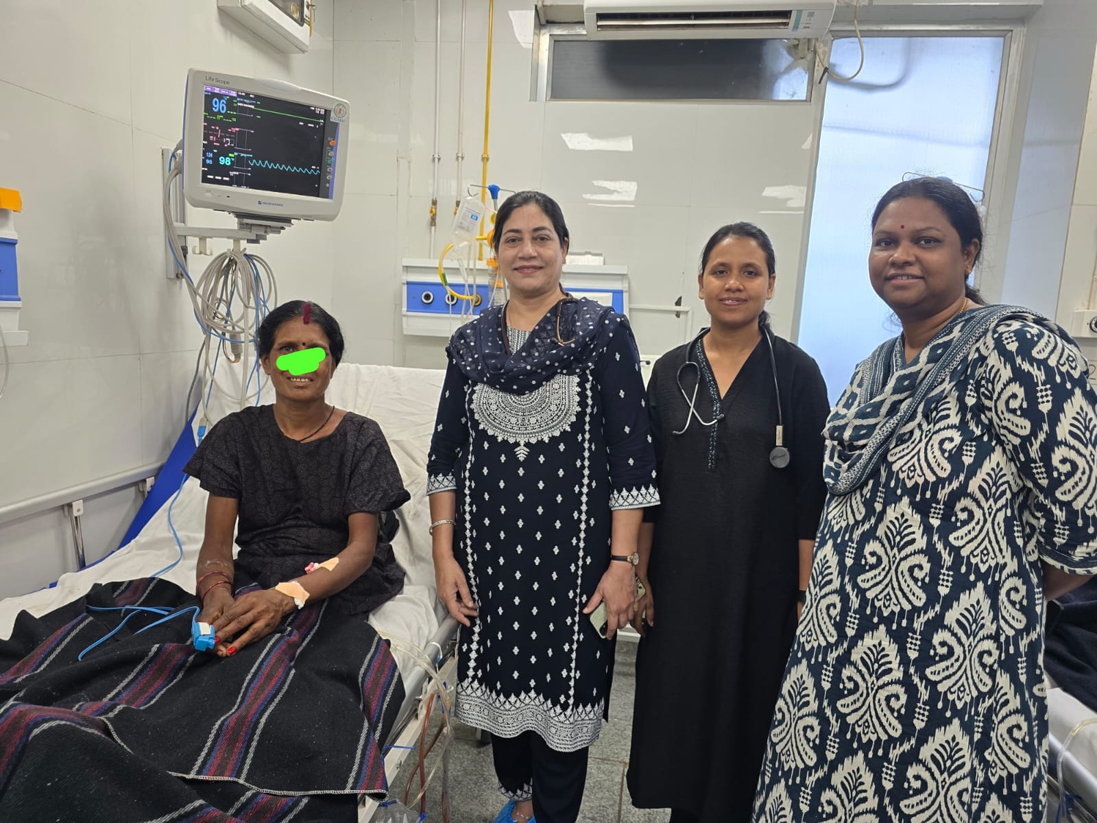 सिम्स में दुर्लभ और जटिल सर्जरी सफल, 27 सप्ताह के गर्भ जितनी विशाल गांठ निकाल
