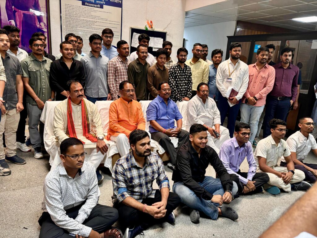 ट्राइबल यूथ हॉस्टल के 13 अभ्यर्थियों ने UPSC प्रीलिम्स में लहराया परचम, सीटें बढ़ाने के फैसले का दिखा