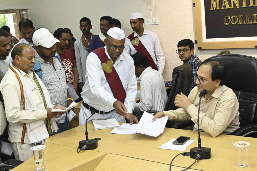 जनदर्शन में गूंजीं राशन, मजदूरी, बिजली और अतिक्रमण की समस्याएं, कलेक्टर ने दिए त्वरित कार्रवाई के निर्देश