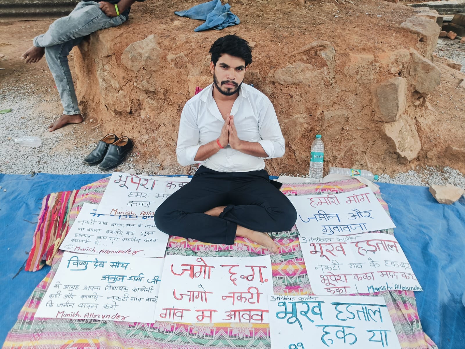 नकटी गांव में बुलडोजर कार्रवाई के बाद उभरा जनआक्रोश, सामाजिक कार्यकर्ता मनीष टोडर का अनिश्चितकालीन अनशन जारी